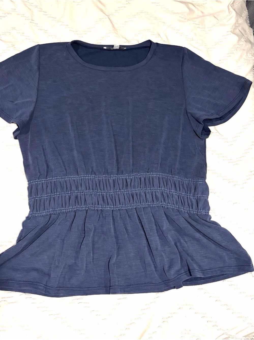 Green Envelope Navy Smocked-Waist Short Sleeve Tee